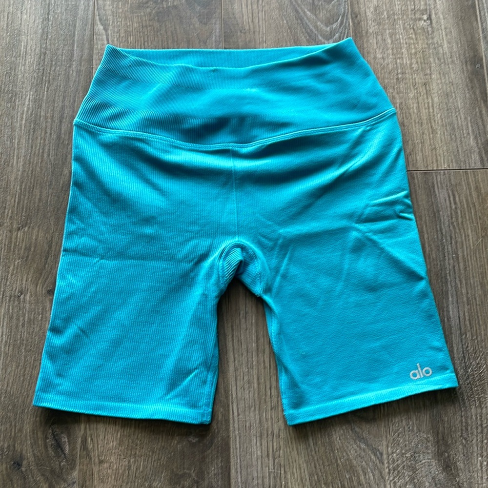 Alo High-waisted Ribbed Biker Shorts Blue, Size S